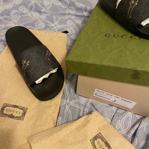 Gucci slides and hat